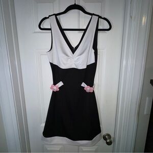 Smak Parlour 1960s Style Black White Flower Mod Maven Flare A Line Dress. Small